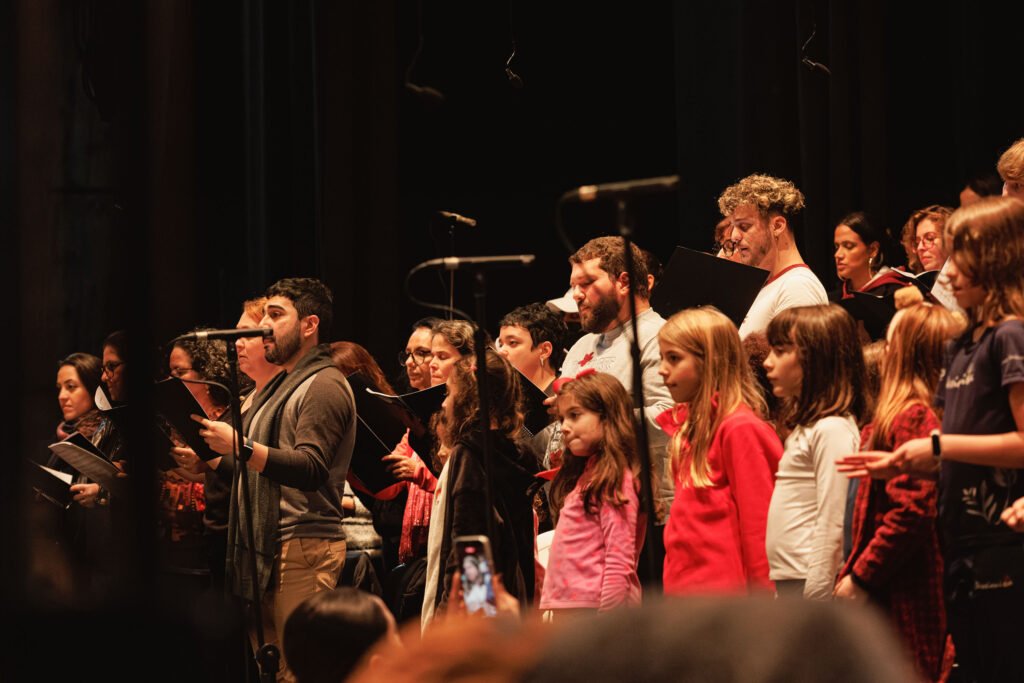 projeto-grandioso:-concerto-dos-41-anos-da-osp-mobiliza-230-artistas-e-criancas-no-guairao 