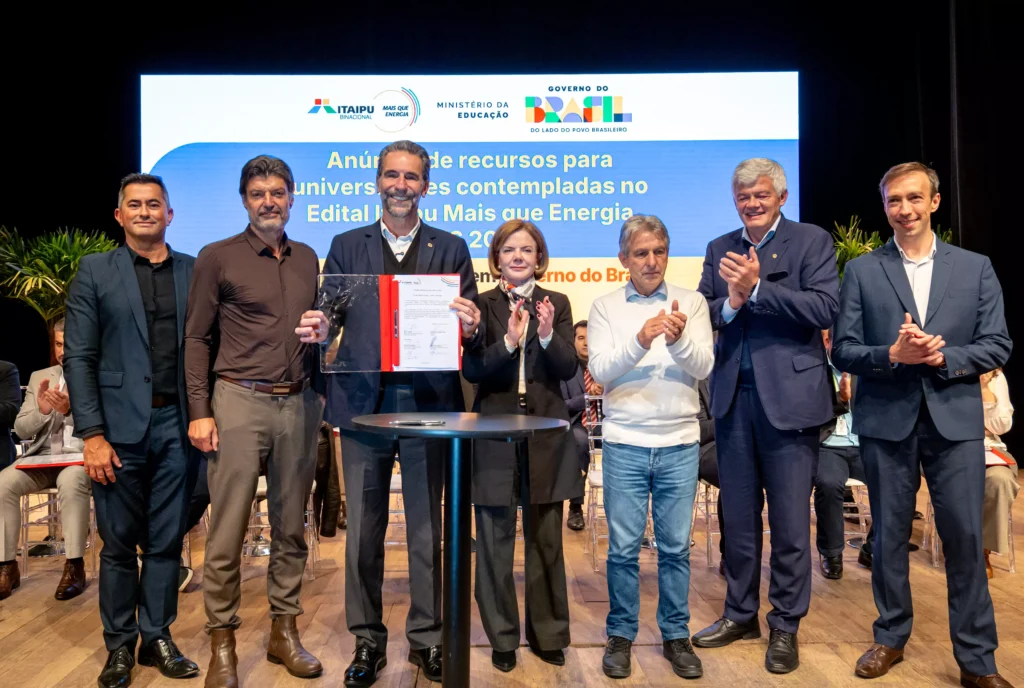 Gleisi participa de anúncio de R$ 102 milhões para instalação de placas fotovoltaicas em universidades