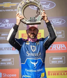 Pódio e manutenção da liderança na Challenge da NASCAR Brasil(Divulgação / Equipe Witold Ramasauskas)