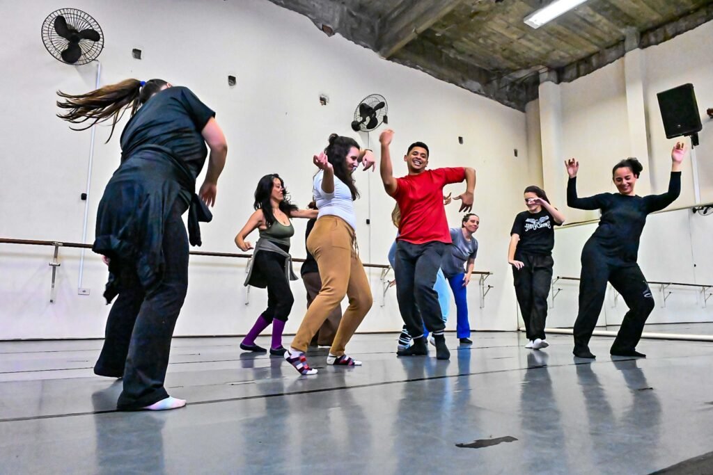 teatro-guaira-oferece-curso-gratuito-de-tecnicas-corporais-para-artistas-do-movimento