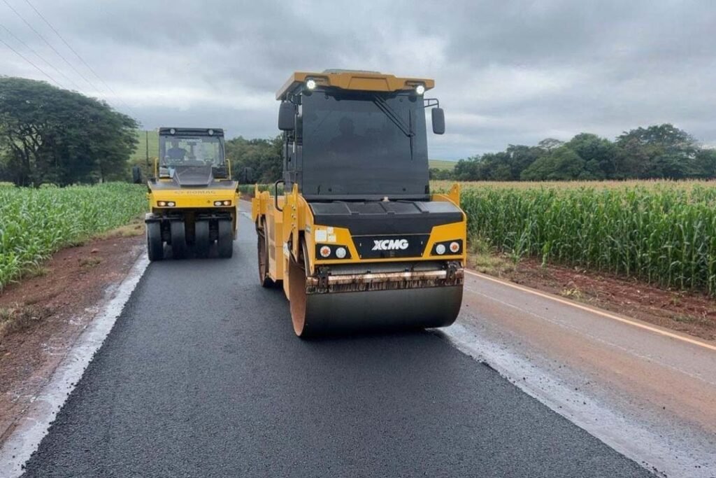 der/pr-realiza-servicos-de-conservacao-em-rodovia-entre-sertanopolis-e-primeiro-de-maio
