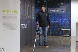 startup-incubada-pelo-tecpar-vai-doar-100-bengalas-inteligentes-para-deficientes-visuais
