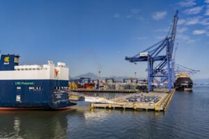 porto-de-paranagua-assume-vice-lideranca-nacional-na-movimentacao-de-veiculos