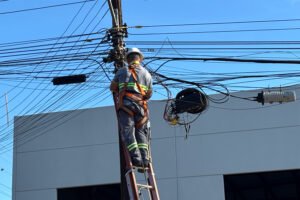 mutiroes-no-norte-do-parana-retiram-1,3-tonelada-de-cabos-de-telecomunicacoes-irregulares