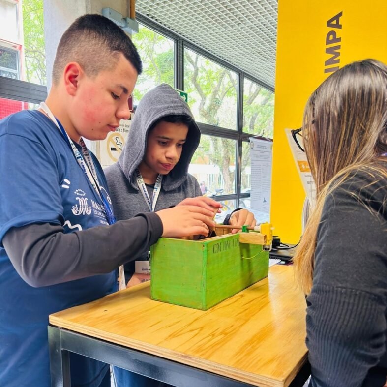 Robótica e cultura maker transformam realidade de jovens da periferia de Almirante Tamandaré