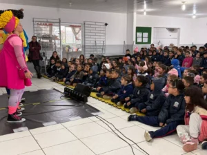 Divulgação/Turma da Ação ​​A caravana da Turma da Ação começou hoje as apresentações por Matinhos