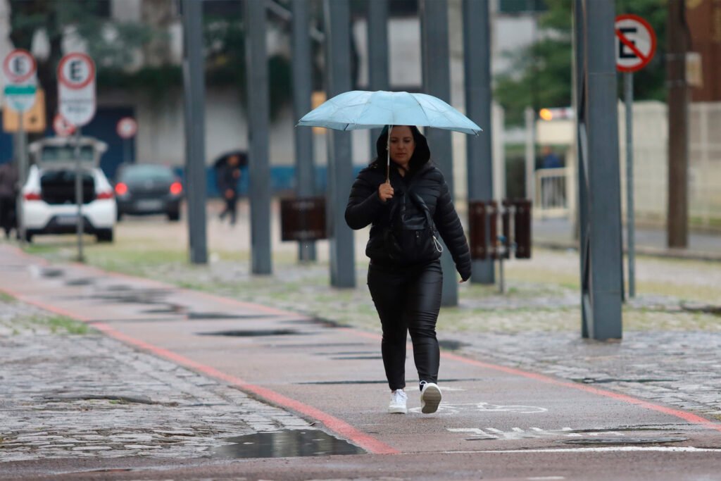duas-novas-frentes-frias-em-tres-dias-vao-trazer-chuva-novamente-ao-parana