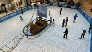 ParkShoppingBarigüi convida público a viver além das redes sociais com pista de patinação no gelo