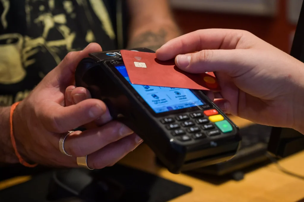 Possibilidade de incidência de "imposto sobre imposto" pode elevar preços de produtos e serviços a partir de 2027 (Foto: Iano Andrade/Banco de Mídia da Indústria/CNI)