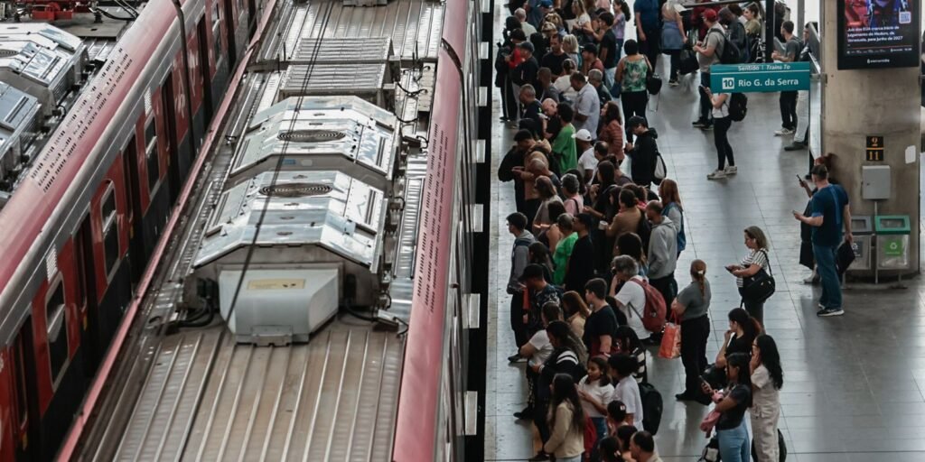sp:-greve-na-cptm-paralisa-parcialmente-tres-linhas-de-trens
