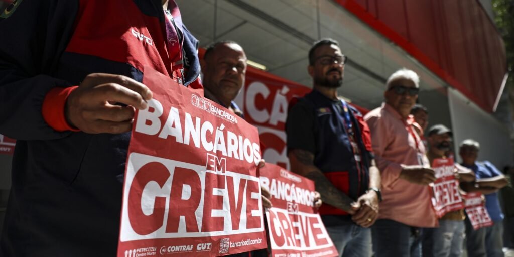 bancarios-fazem-paralisacao-nacional-de-24-horas-nesta-quinta-feira