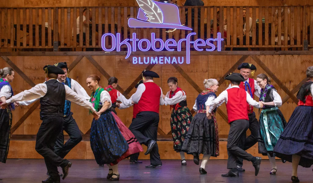 Oktoberfest Blumenau--Gemutliche--Divulgacao-