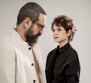 Drica Moraes e Caco Ciocler estrelam "Inter Alia" no Guairão