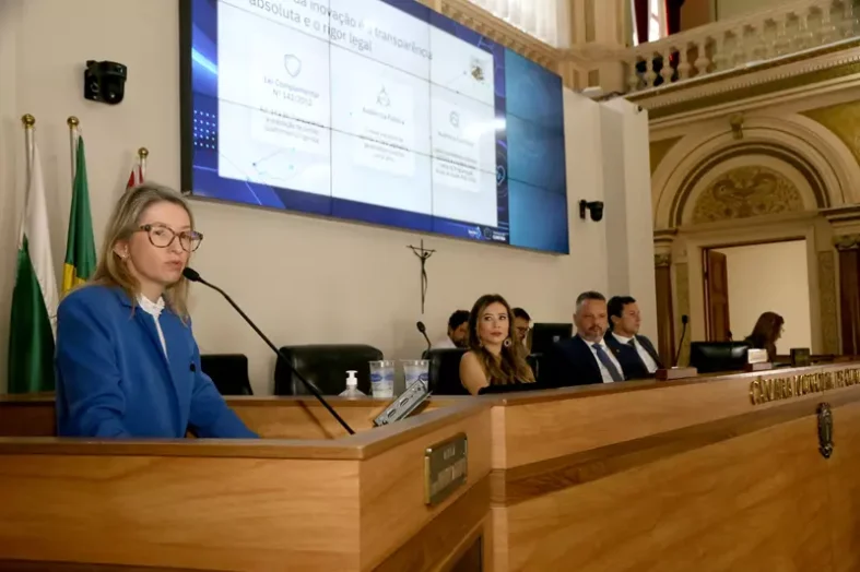 secretária municipal da Saúde, Tatiane Filipak camara de curitiba 2026