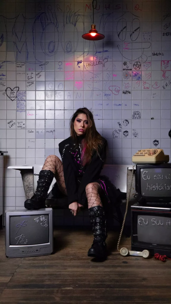 Mia Wicthoff anuncia show em Curitiba