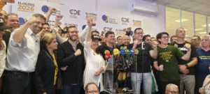 Sérgio Moro, os senadores Filipe Barros e Deltan Dallagnol comemoram eleicao 2026