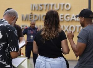 familias-se-cadastram-para-reconhecer-corpos-no-iml-do-rio