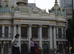 theatro-municipal-do-rio-exibe-frida-ate-o-dia-31