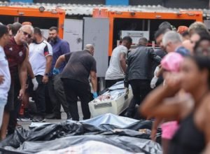 moradores-retiram-cerca-de-60-corpos-em-area-de-mata-apos-operacao