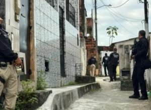 trinta-e-cinco-pessoas-sao-presas-e-uma-e-morta-em-acao-na-bahia