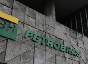 funcionarios-da-petrobras-entram-em-greve-por-tempo-indeterminado