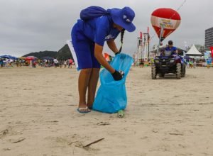 sanepar-faz-treinamento-ambiental-para-profissionais-da-limpeza-nas-praias 