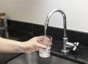 calor-recorde-eleva-em-20%-o-consumo-de-agua-tratada-em-curitiba-e-rmc