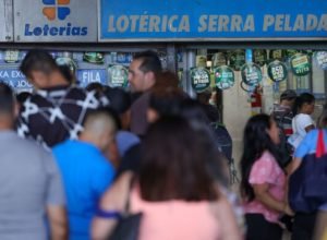 lotericas-ficam-cheias-em-dia-de-sorteio-da-mega-da-virada