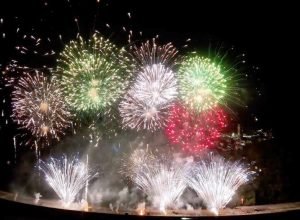 maior-queima-de-fogos-da-historia-do-litoral-ilumina-a-ponte-de-guaratuba