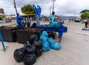 equipes-de-limpeza-da-sanepar-retiram-mais-de-6-toneladas-de-lixo-por-dia-das-praias