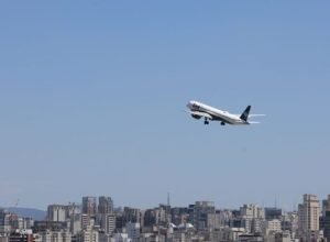 preco-medio-das-passagens-aereas-cai-20%-em-novembro