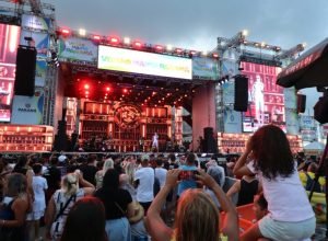 policiais-a-paisana-vao-reforcar-seguranca-do-publico-nos-shows-do-verao-maior-parana