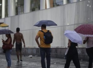 inmet:-maioria-das-regioes-tem-alerta-de-chuvas-intensas-nesta-quarta
