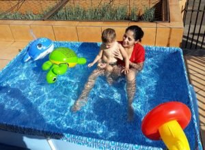 medidas-simples-evitam-consumo-excessivo-de-agua-com-piscinas-plasticas
