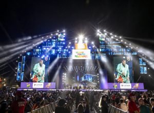 raca-negra-supera-publico-de-2-anos-atras-e-canta-para-coral-de-118-mil-pessoas-em-matinhos