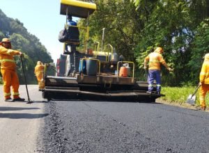r$-4-bilhoes:-estado-firma-contratos-para-conservacao-do-pavimento-de-rodovias