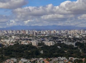 semana-tipica-de-verao:-tempo-abafado-e-chuva-de-fim-de-tarde-no-parana