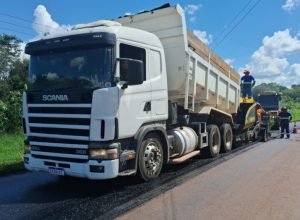 der/pr-realiza-melhorias-no-pavimento-de-rodovia-que-da-acesso-a-maravilha,-em-londrina