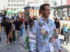 museu-paranaense-abre-neste-domingo-“vitrine-panfletaria”,-do-artista-pernambucano-elilson