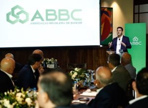 ratinho-junior-apresenta-parana-a-empresarios-em-evento-da-associacao-brasileira-de-bancos