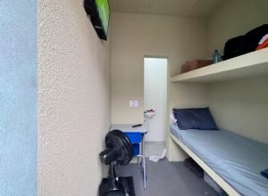 secretaria-da-seguranca-publica-divulga-novas-imagens-da-cela-de-filipe-martins-em-ponta-grossa
