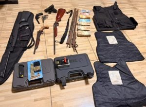 pmpr-apreende-seis-armas-e-r$-46-mil-em-residencia-no-vale-do-ivai