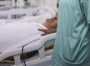 quase-mil-medicos-sofreram-agressao-no-trabalho-no-rj desde-2018