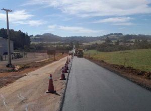 pr-884-entre-marmeleiro-e-renascenca-recebe-servicos-de-conservacao-do-pavimento