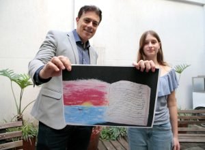 aluna-e-diretor-do-centro-juvenil-de-artes-plasticas-sao-destaque-em-concurso-internacional