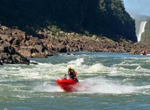 bombeiros-fazem-treinamento-com-motoaquaticas-de-resgate-ineditas-no-brasil