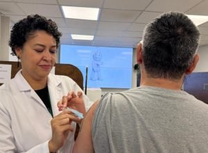 parana-aplica-1,5-milhao-de-doses-da-vacina-contra-gripe-e-convoca-grupos-prioritarios