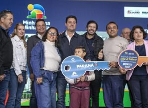 ratinho-junior-inaugura-residencial-com-320-unidades-em-londrina,-no-norte-do-estado