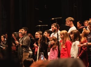 projeto-grandioso:-concerto-dos-41-anos-da-osp-mobiliza-230-artistas-e-criancas-no-guairao 
