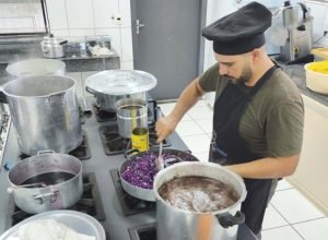 merendeiro-da-rede-estadual-de-ensino-e-finalista-de-concurso-nacional-de-receitas 